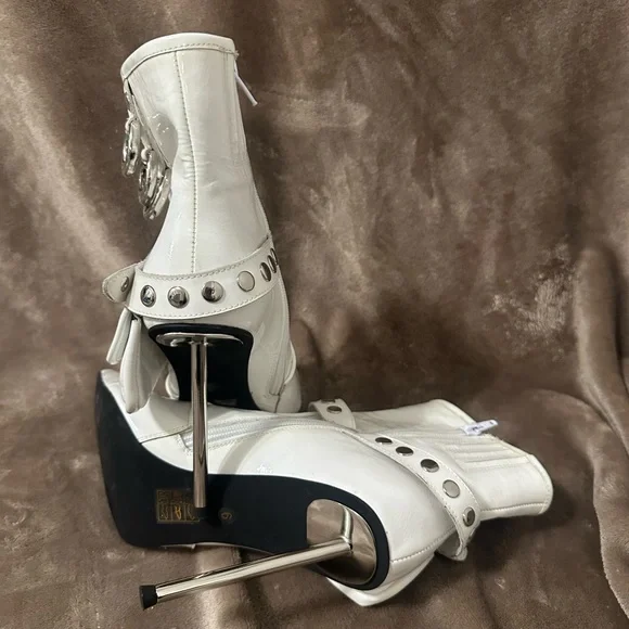NWOT Jeffrey Campbell Stash White Crinkle Patent Leather Stiletto Ankle Boots - Picture 6 of 9